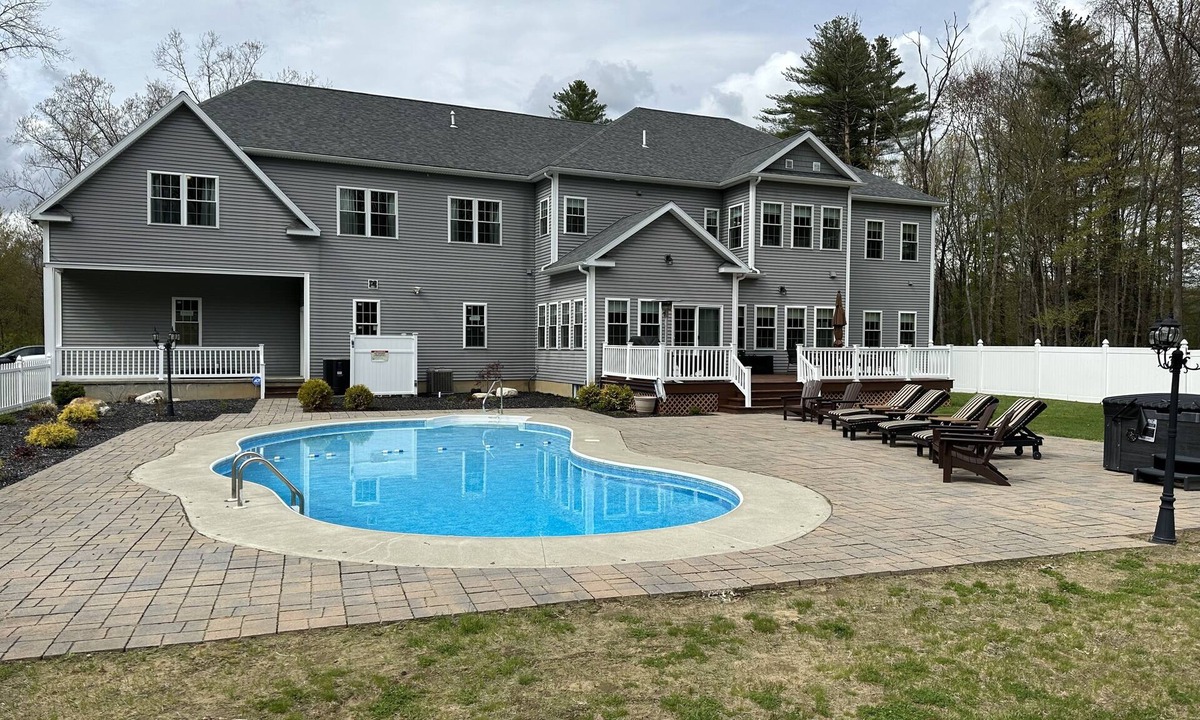 Saratoga Springs House | Saratoga Mansion🏠Heated Pool🏊HotTub🛁Firepit🔥By Track🏇Town🌇SPAC🎶 Golf⛳️ Lake🏖️Beach