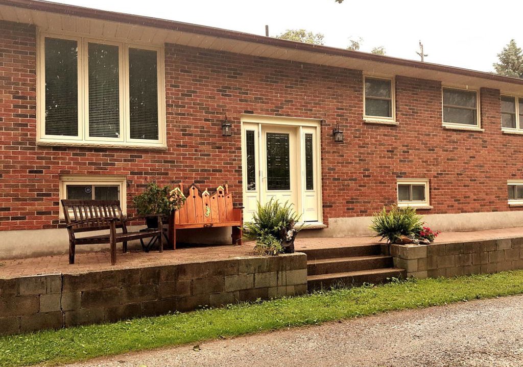 Sarnia Apartment | Sarnia Secret - BIG, Private 3 BR/2 BA APT by HWY