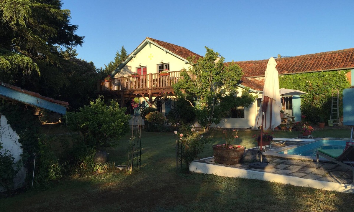 Sarron Villa | Sarron 6-Bed Villa, Sleeps 14, Pool & Parking