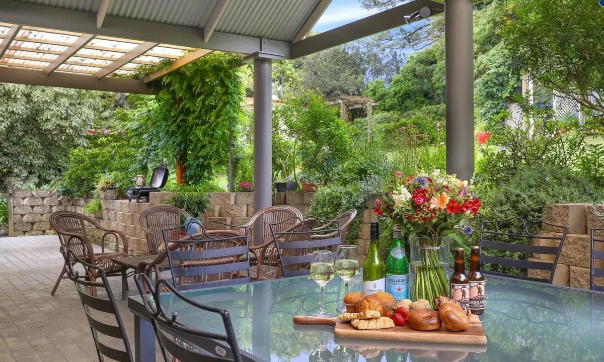 Bundanoon House | Satinwood – classic & central hideaway