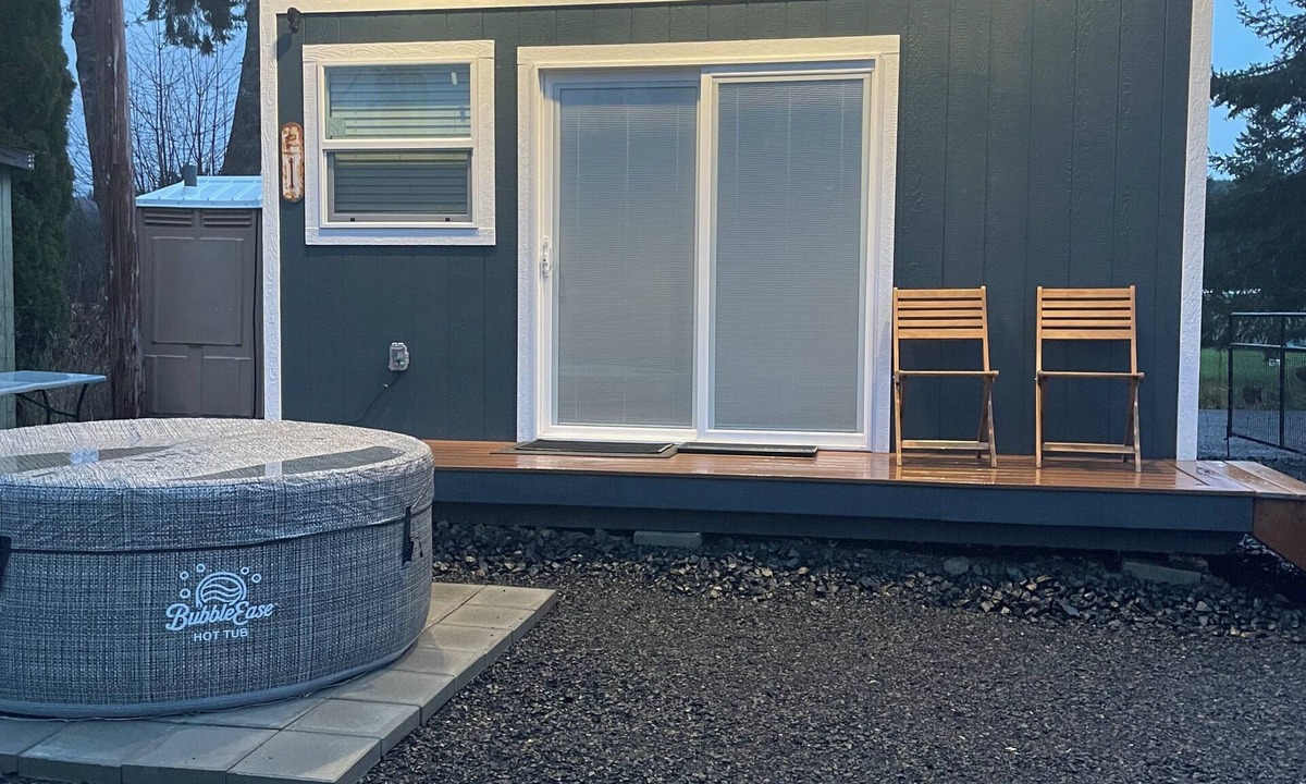 Elma Cabin | Satsop Riverfront Hot Tub