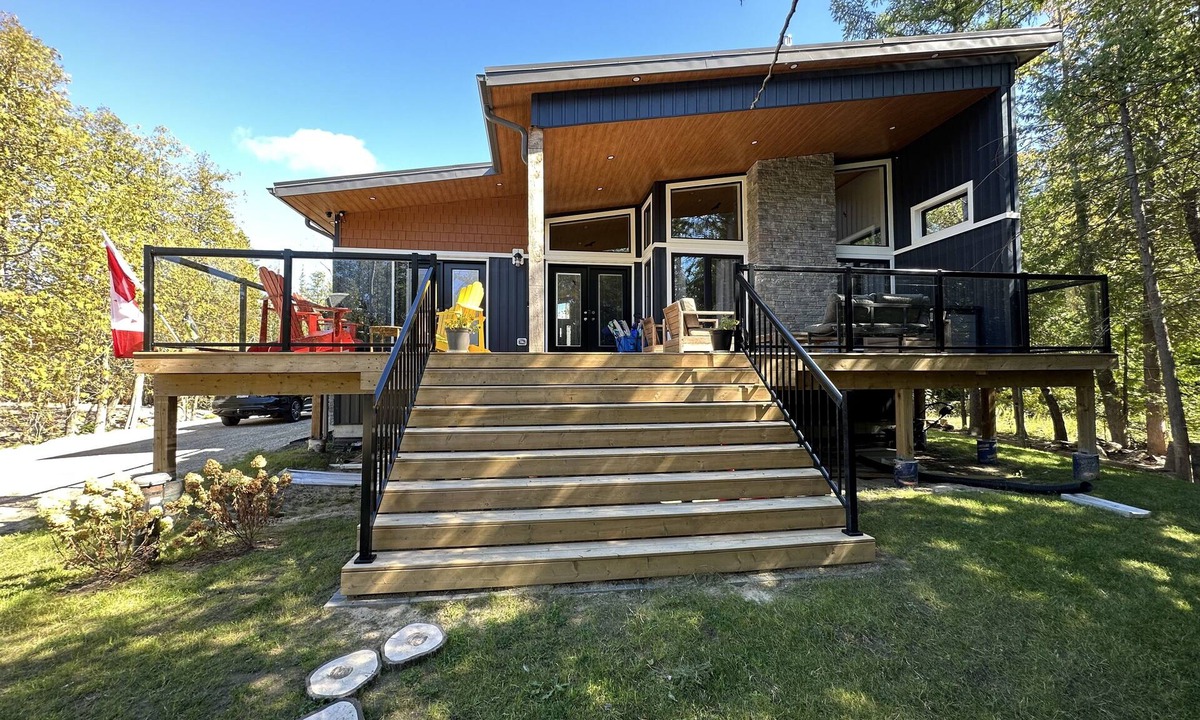 Sauble Beach Cottage | Sauble Beach Cottage – Steps to Beach & Shops