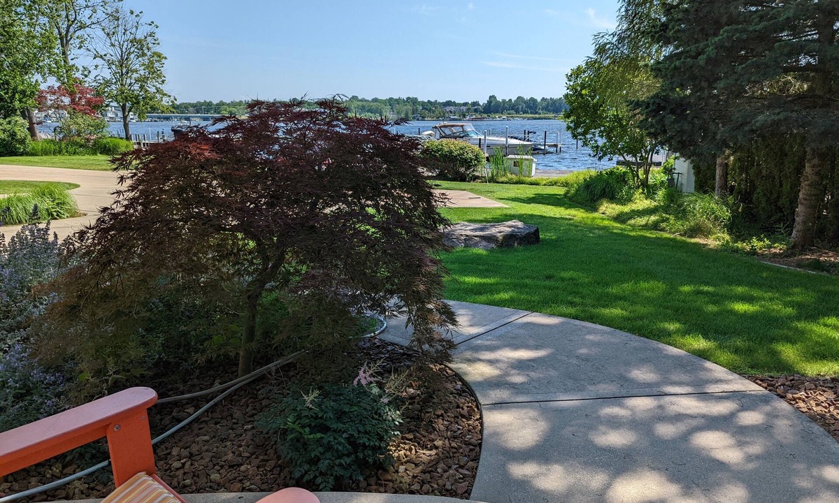 Saugatuck Condo | Saugatuck lakeside; 2BR, 2.5 Bath; 2 King beds; Dogs Welcome!
