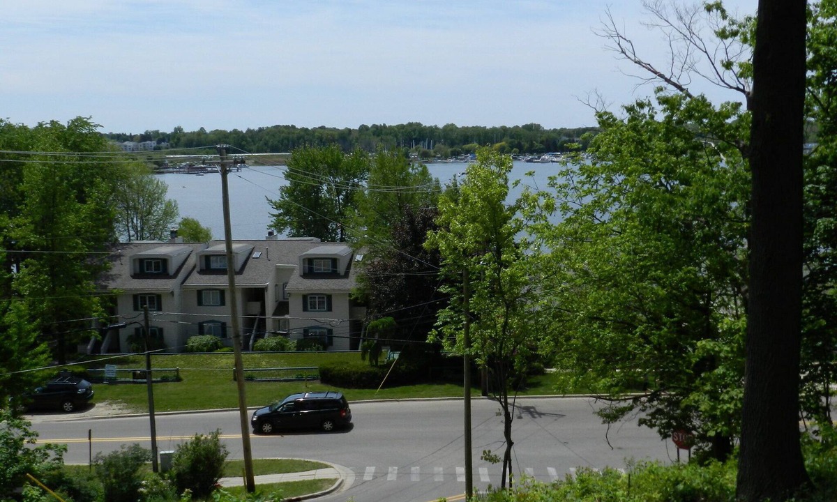 Saugatuck House | Saugatuck, MI - BayView