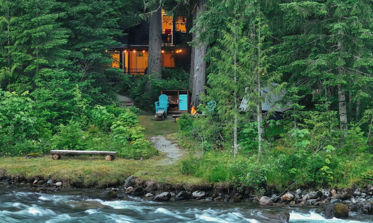 Darrington Cabin | Sauk River Cabins Hot Tub Firepit