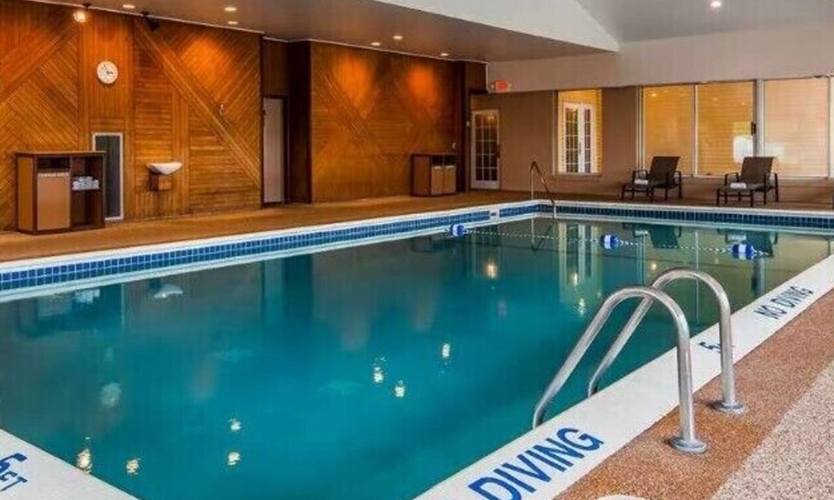 Sault Ste. Marie Hotel | Sault Superior Place