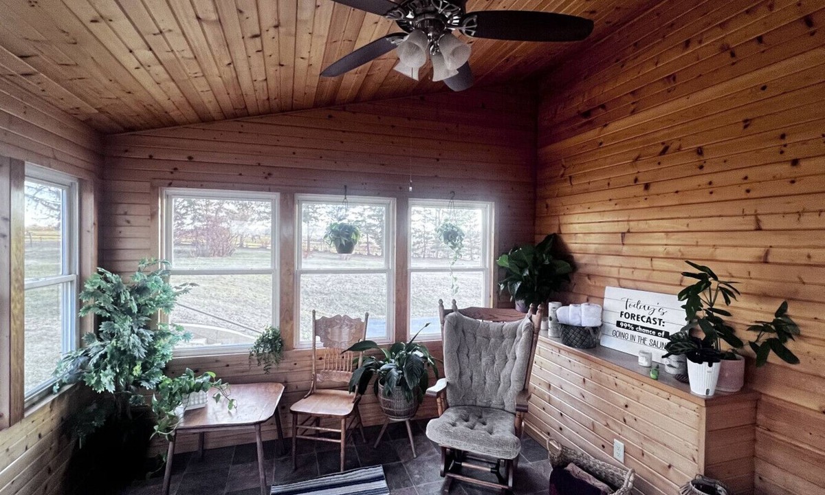 Dodgeville House | Sauna & Cold Plunge by Governor Dodge State Park | Driftless Wellness Retreat