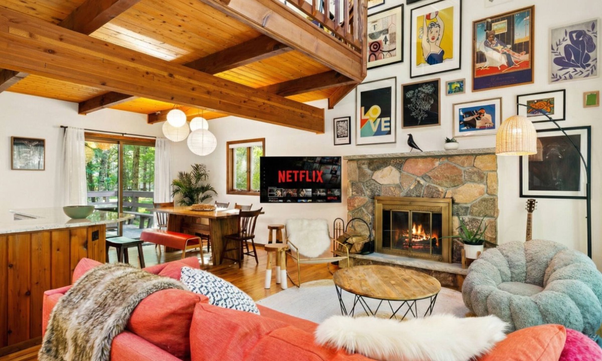 East Stroudsburg House | Sauna | Firepit | Hot Tub | Hike