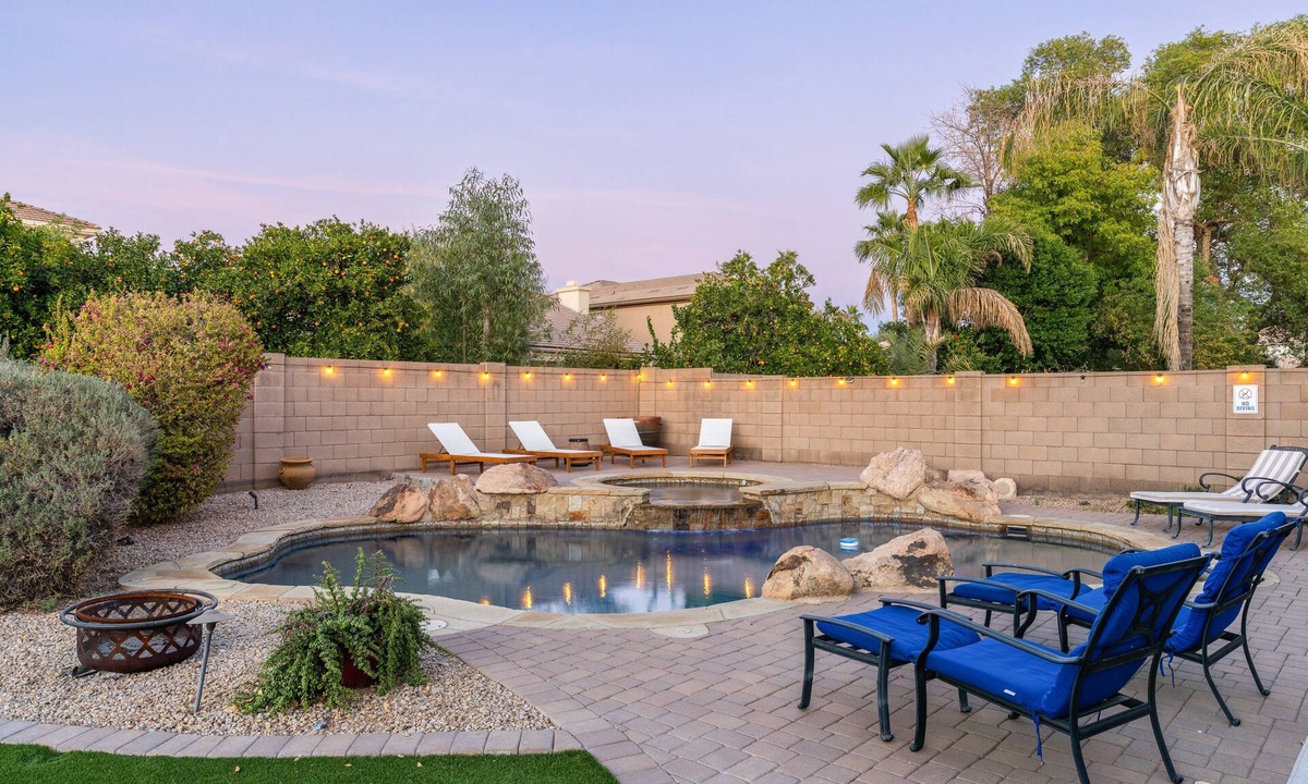 Arabian Crest House | Sauna, fitness room, Hot Tub!
