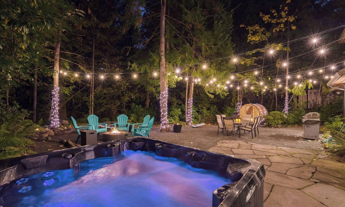 Brightwood House | Sauna, HotTub, Firepit, Skiing, Steps to Sandy River