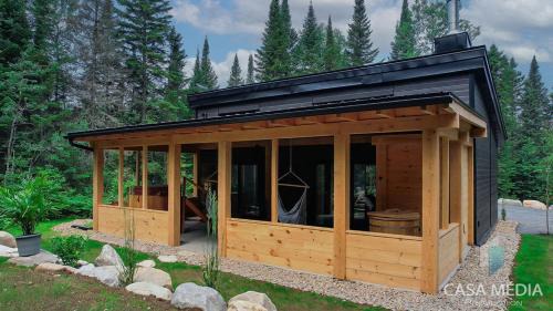 Notre-Dame-de-la-Merci Ski Chalet | Sauna & Spa - Chalets NordiK Experience Thermal