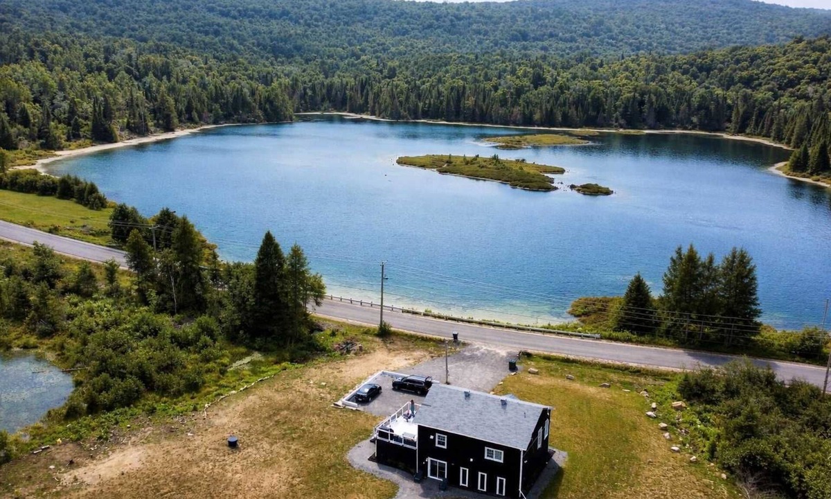La Minerve Ski Chalet | Sauna, Waterfront | Le Chalet des Souvenirs