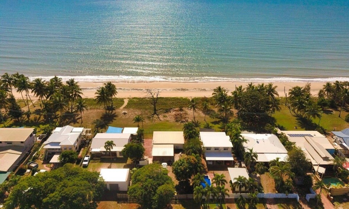 Saunders Beach House | Saunders Beach Shack - on the beach