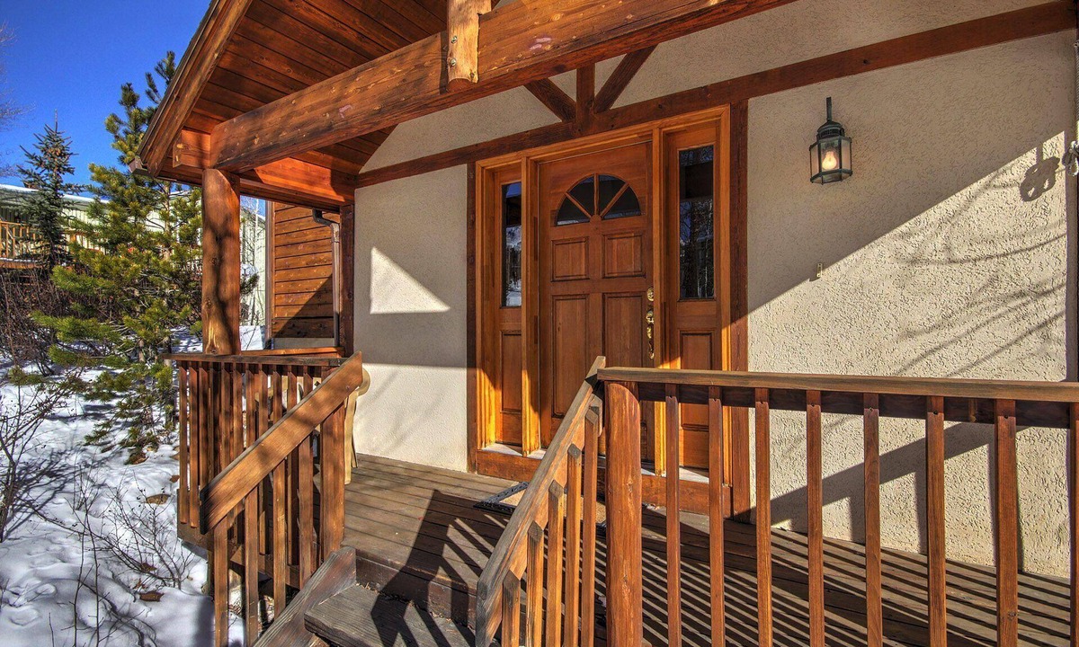 Wildernest Condo | Sauterne Sanctuary 3br 3ba 3 Bedroom Home by RedAwning