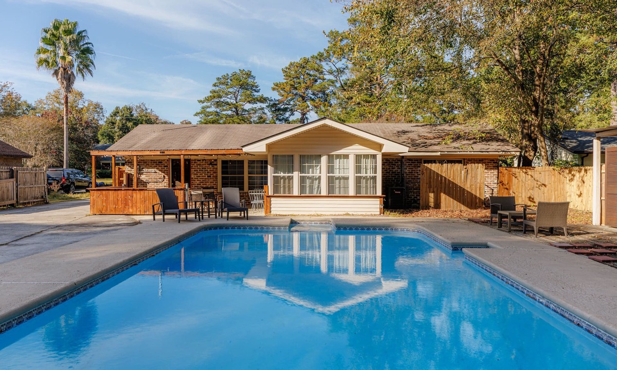 Garden City House | Savannah Getaway with Private Pool, Porch & Deck
