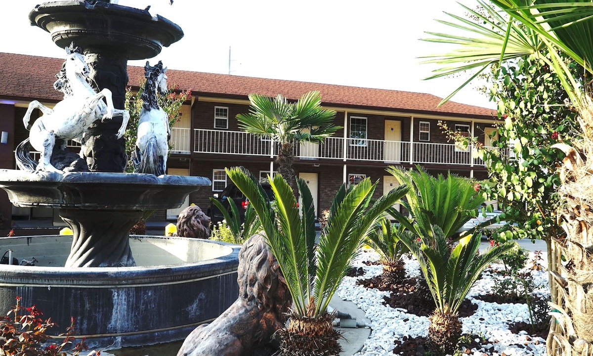 Garden City Hotel | Savannah Inn and Suites