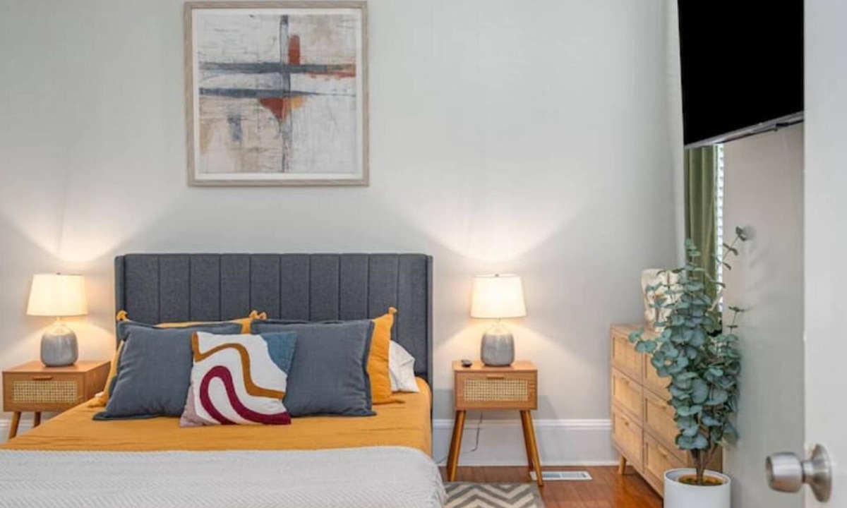 Midtown Apartment | Savannah Midcentury Modern Haven - Thomas Square