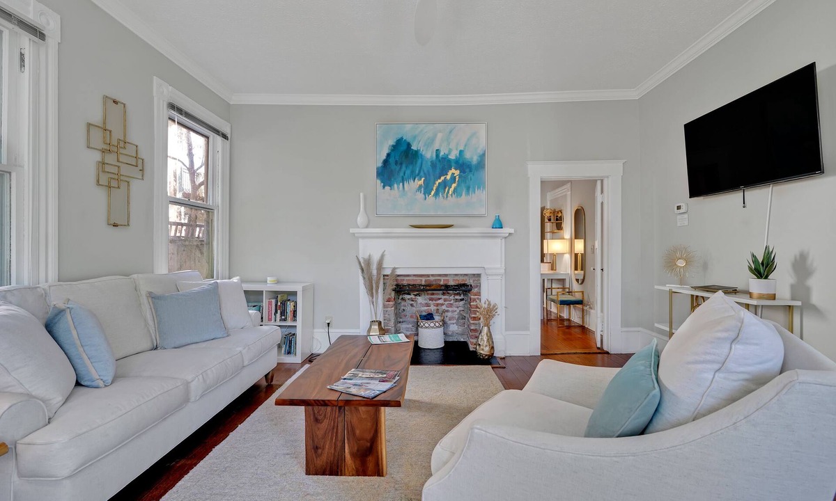 Wilmington Historic District Condo | Savannah Suite on Front