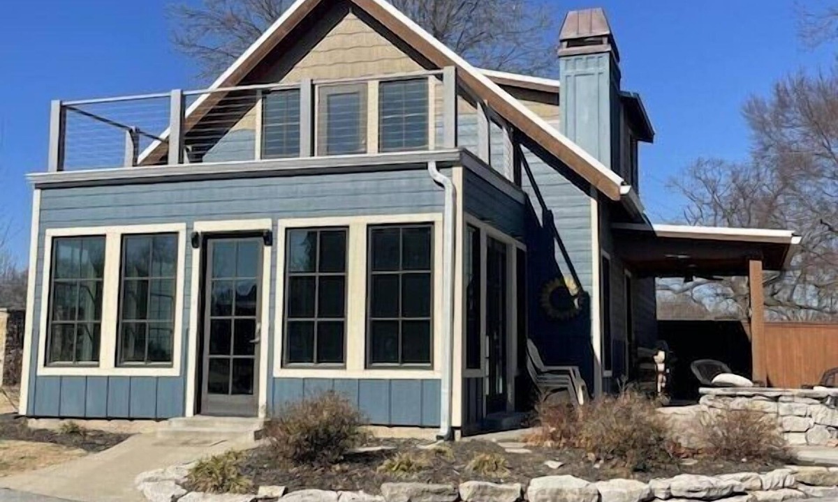 Vinita House | Save 10% off 3 Night Stay! Beautiful Cottage w/great Lake views, pool, hot tub!