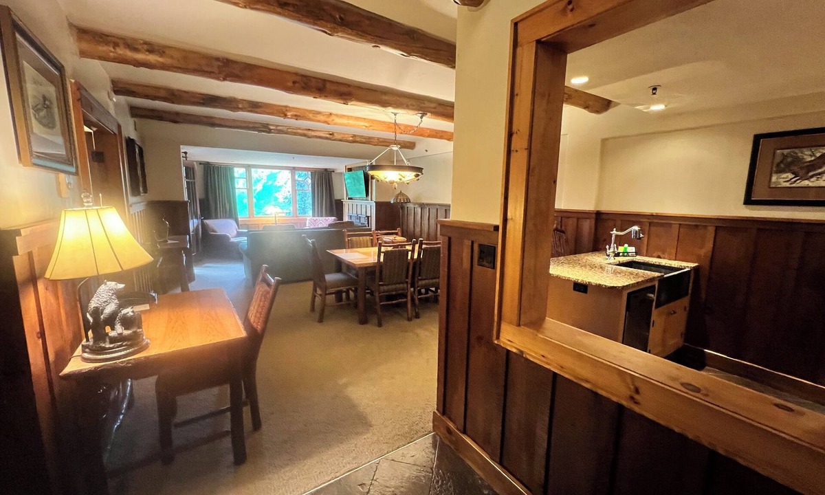 Lake Placid Resort | SAVE 30% OFF WHEN YOU BOOK @ WHITEFACE LODGE RESORT. AVAIL April 10-12th.