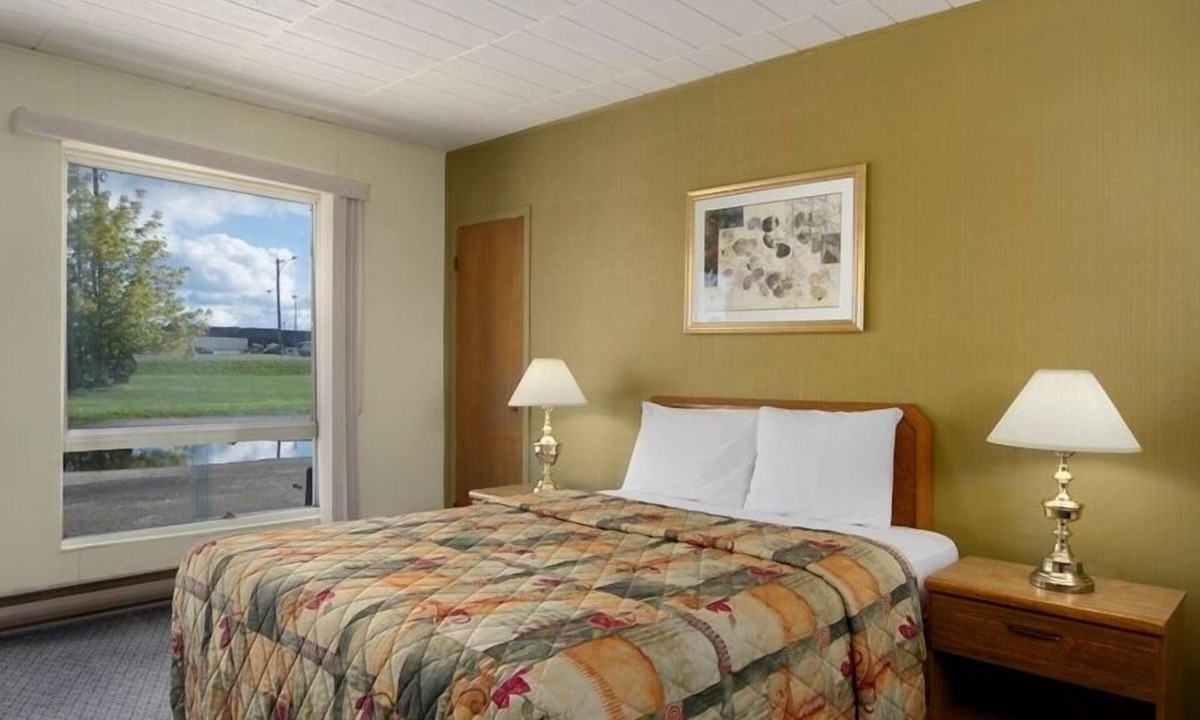 Kincardine Hotel | Save Inn Kincardine