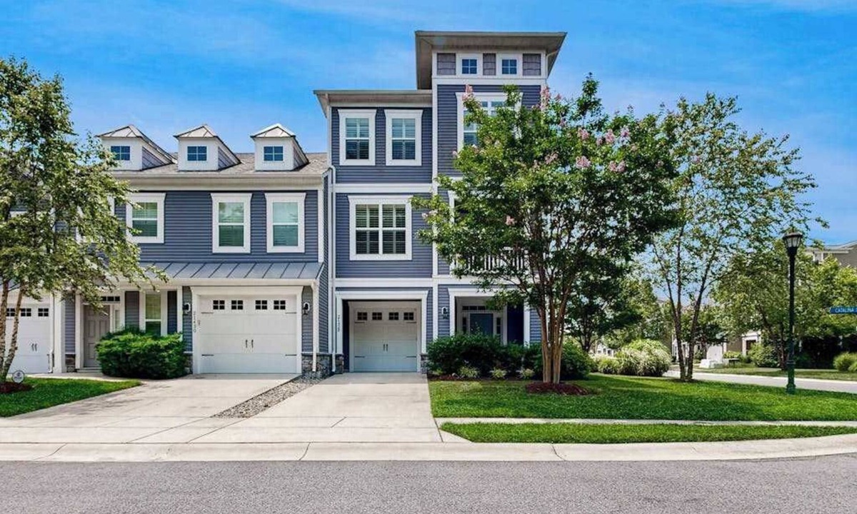 Sawgrass South Condo | Sawgrass at White Oak Creek - townhome with AC, pools & gyms