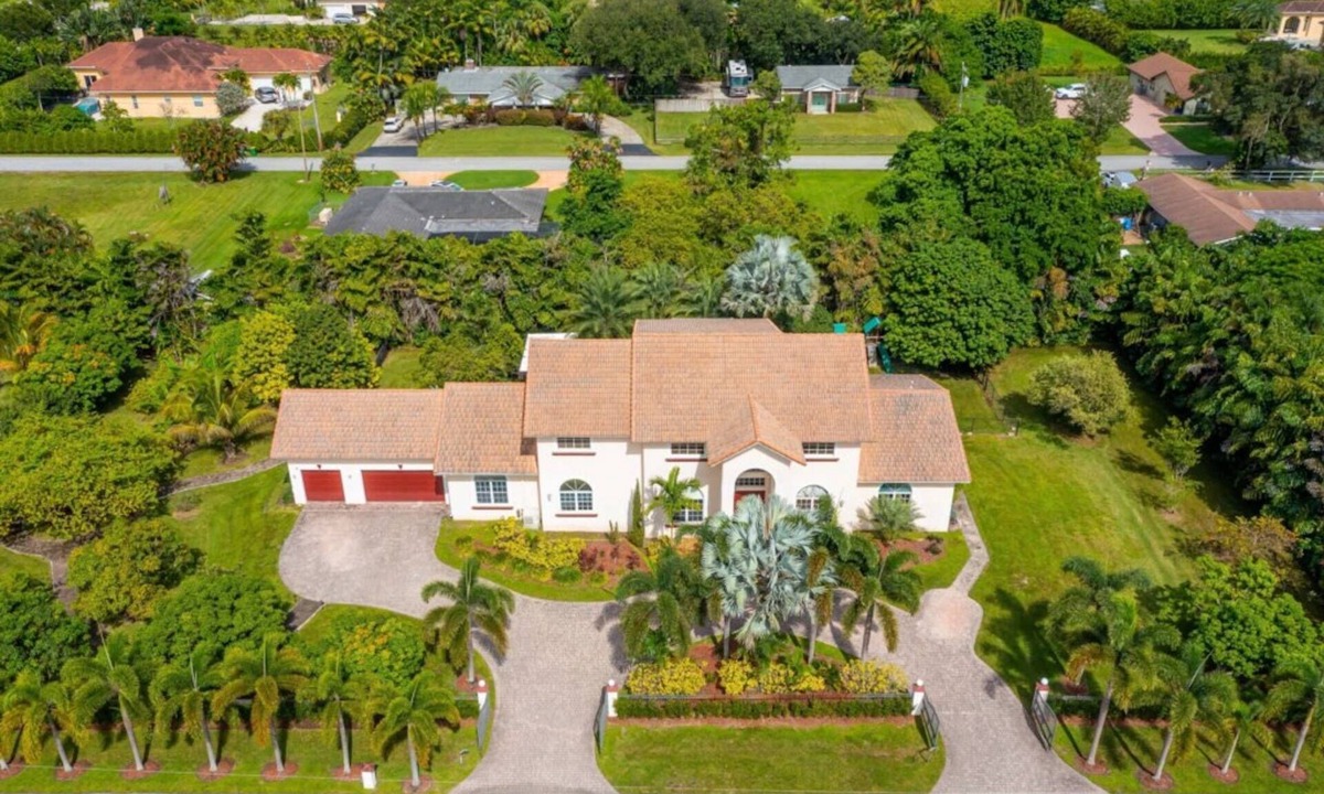 Plantation House | Sawgrass Estates Luxury Mansion 7 Bed | Basketball Court | Movie Theater | Game Room | Pool
