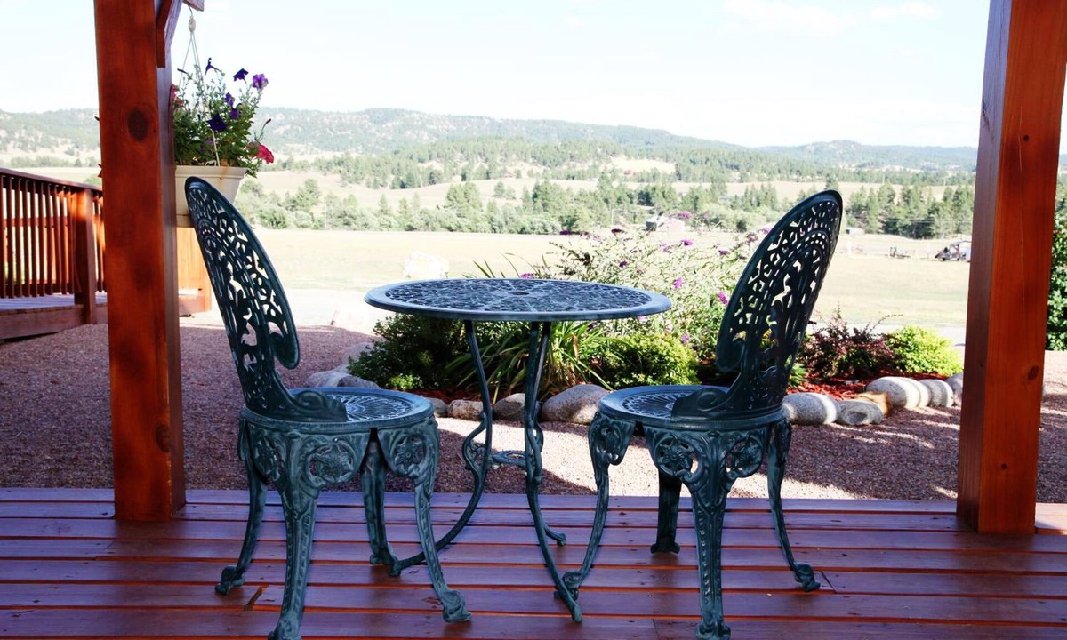 Devils Tower House | Sawin Logs Inn