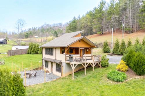 Skyland House | ‘Sawyer’s Cabin’ w/Hot Tub in Blue Ridge Mtns!