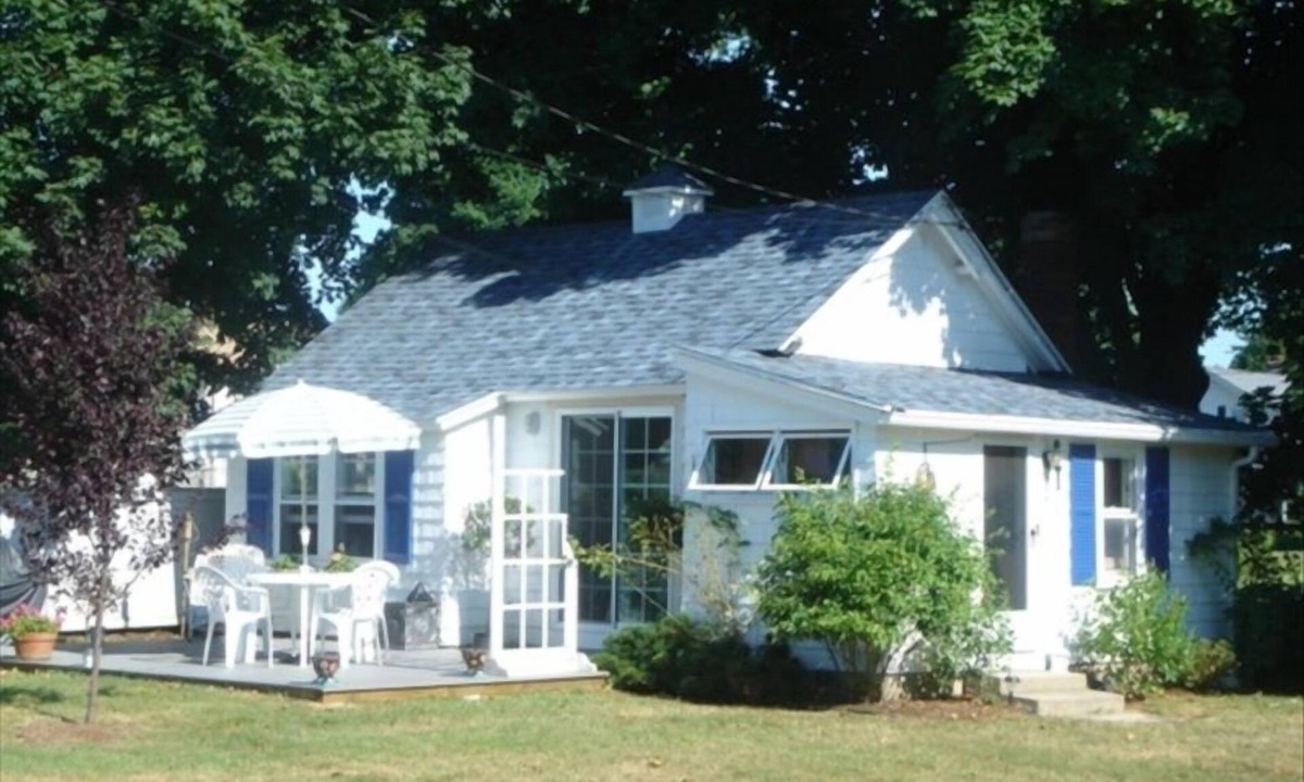 Old Saybrook Center Cottage | Saybrook Point Cottage - Charming and Private