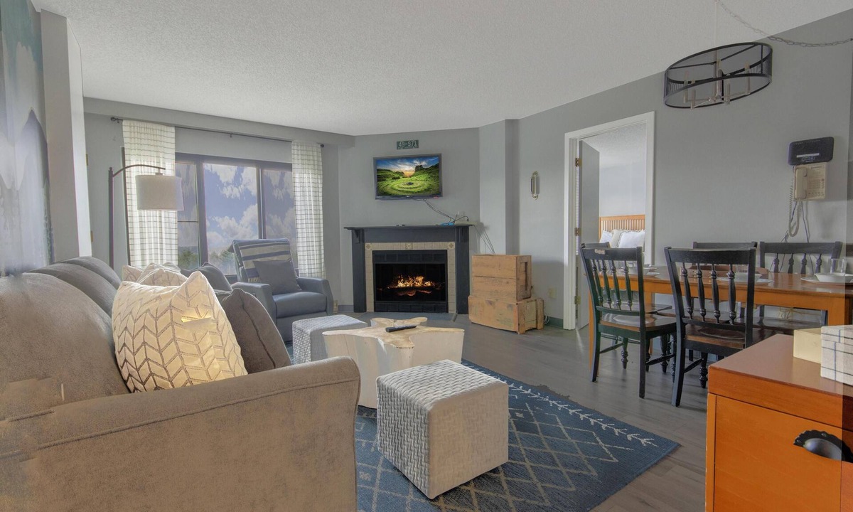 Snowshoe Condo | SC 5405: Modern 2BR w/pool. Perfect for your summer biking getaway!