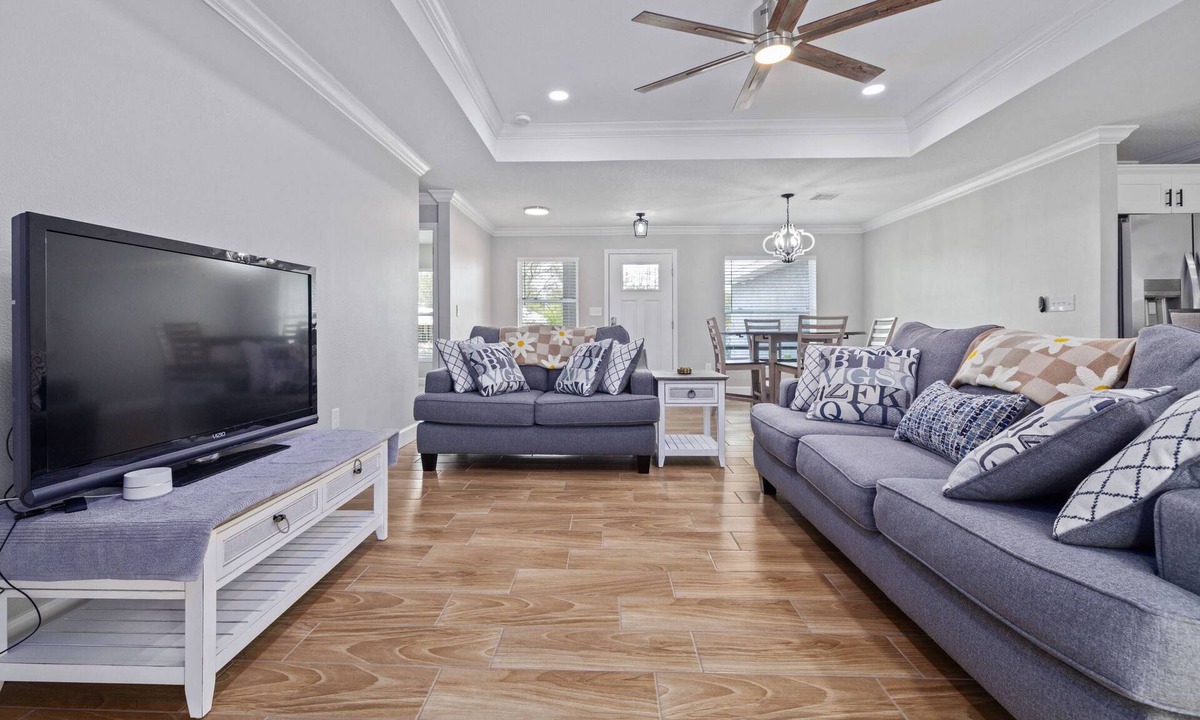 Weeki Wachee House | Scallop Season Brand-New Coastal Retreat – Near Weeki Wachee, Pine Island Beach & Top Attractions!