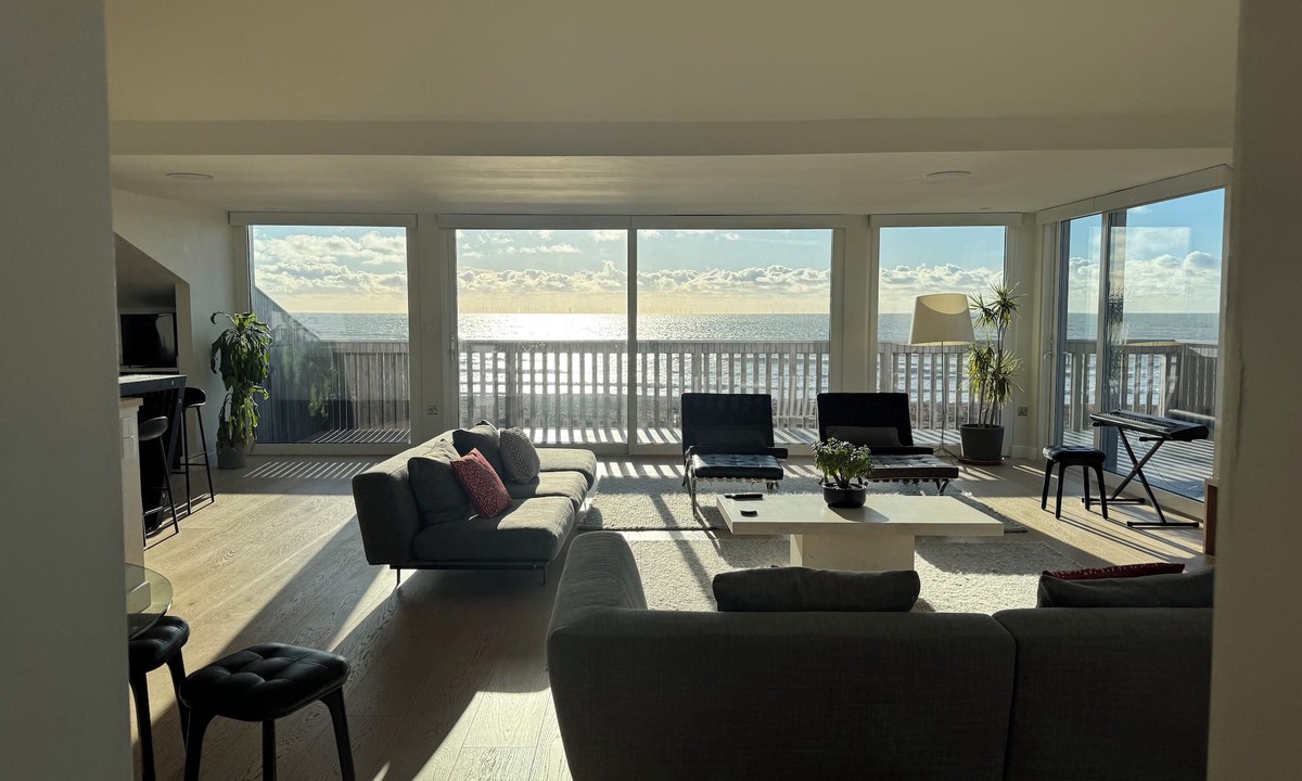 Shoreham-by-Sea Villa | Scandi Beach