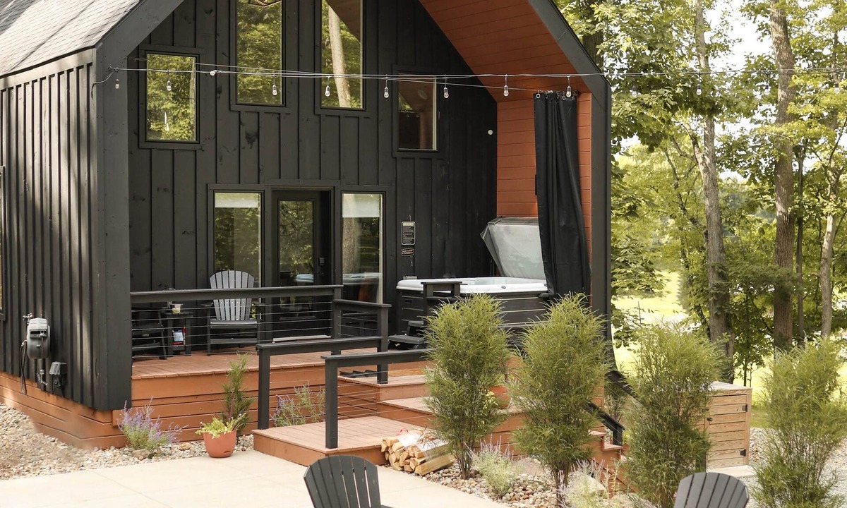 Strasburg Cabin | Scandi Cabin Hot Tub 4 Electric Fireplaces