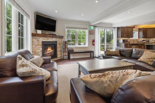 Swiss Meadows House | Scandia Retreat with Hot Tub, Sauna and Fire Pit