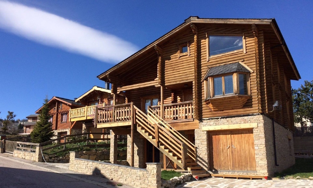 Font-Romeu-Odeillo-Via Ski Chalet | Scandinavian log cabin for rent in Font-Romeu