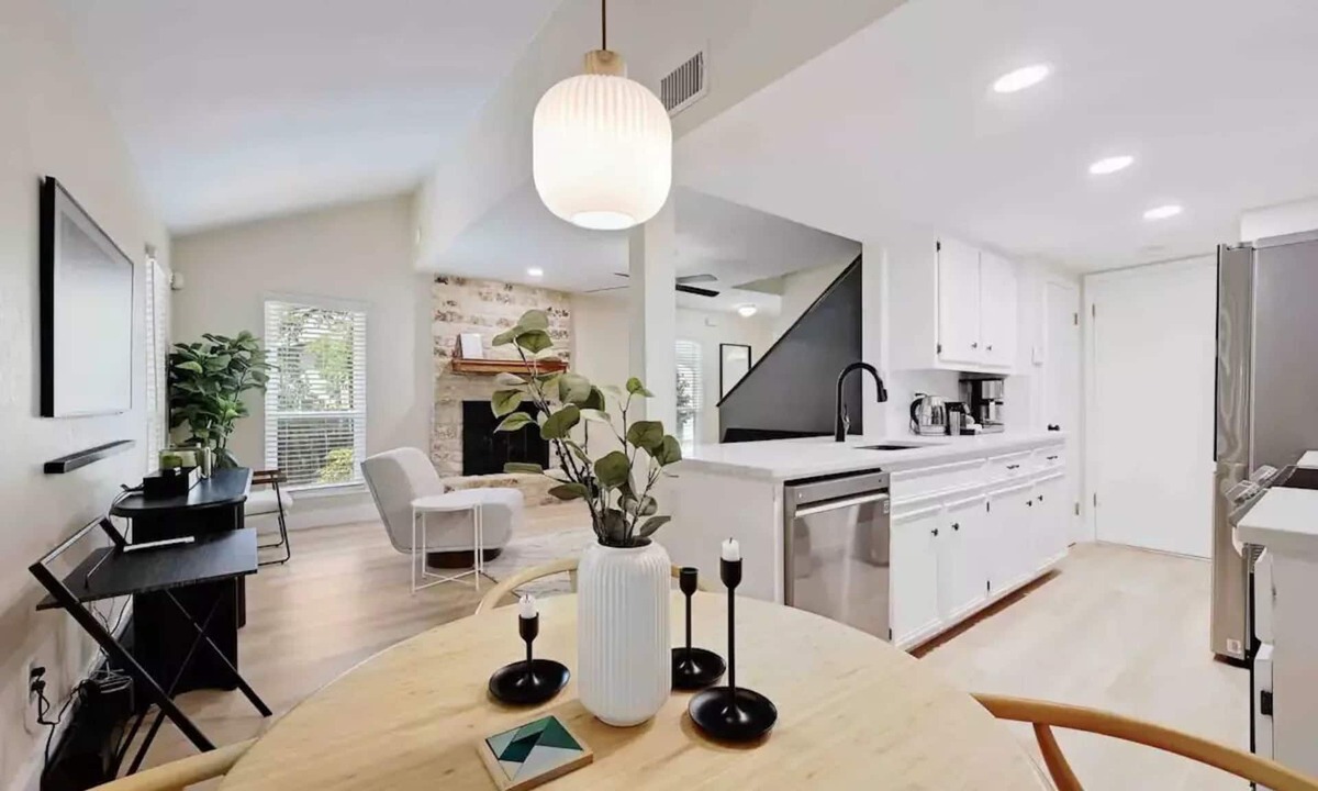 Oak Forest House | Scandinavian comfort, 2bd 1.5bthn