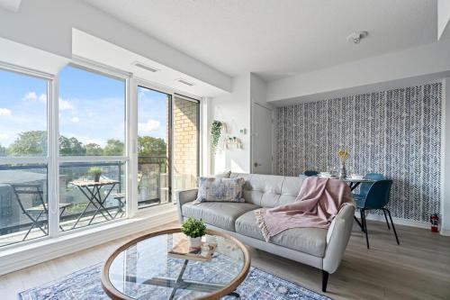 West Hill Apartment | Scarborough Oasis near UofT campus, Free Parking