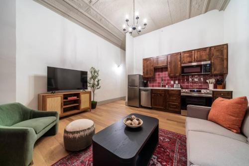 Sedalia Apartment | Scarlet Suite