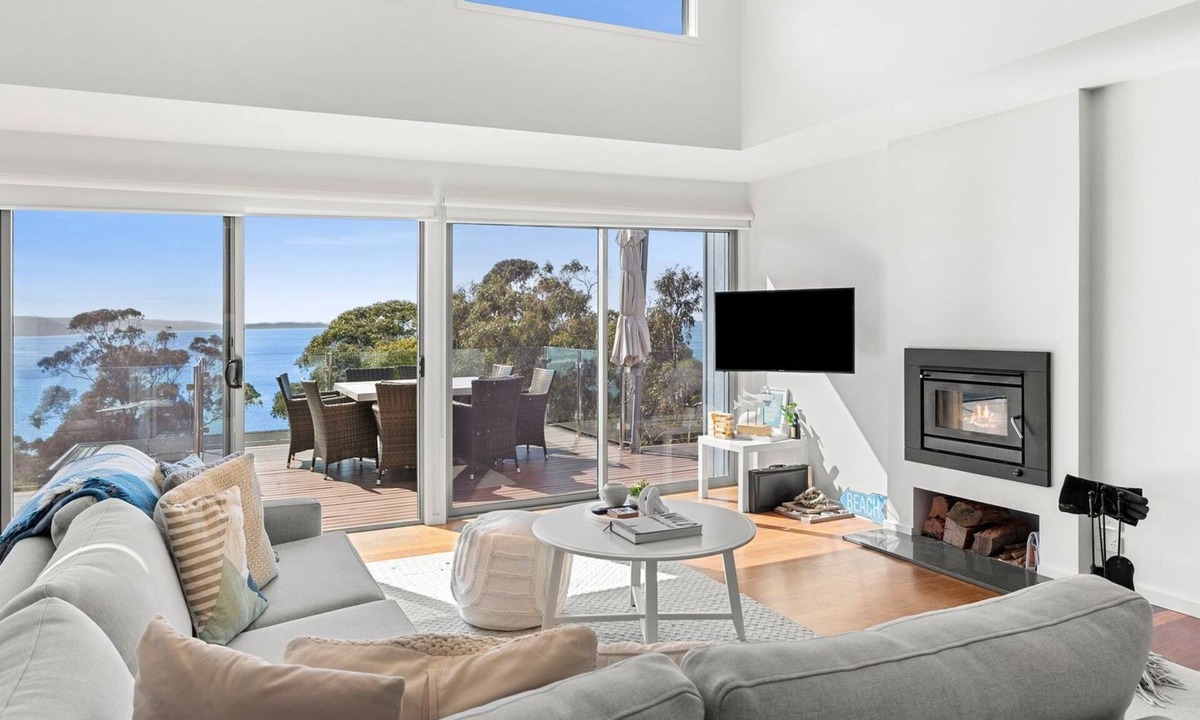 Lorne House | Scelta - Ask About Specials, Wifi, Brilliant Location