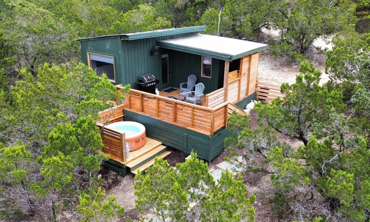 Valley Mills Cabin | Scenic 1-bedroom cabin in beautiful Valley Mills with hot tub, deck, fire pit
