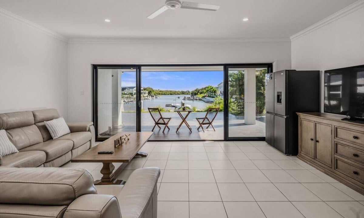 Coomera House | Scenic 5-Bed Riverview Classic & Relaxing Escape