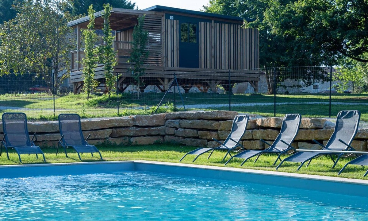 Bioussac Cottage | Scenic cabin with wifi, pets allowed, parking