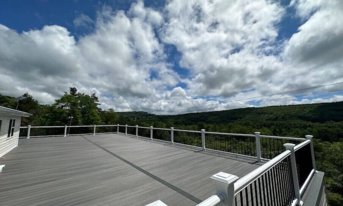 South New Berlin House | Scenic CountryHouse on 122 acresn