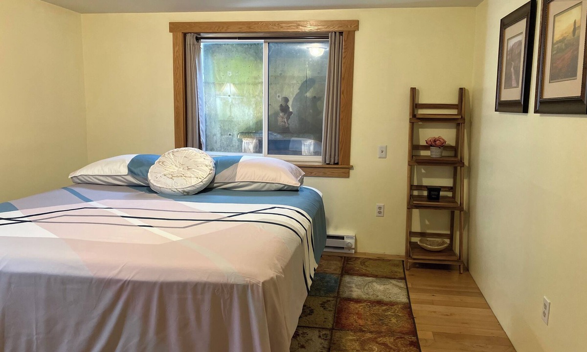 West Stayton House | Scenic Garden Home Stayton, Oregon Month to Month