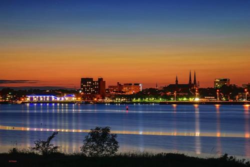 Stratford Apartment | Scenic Harbour View House Waterfront