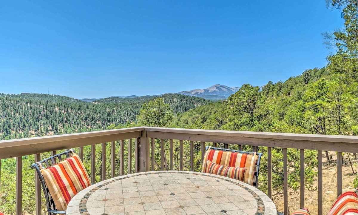 Alto Cabin | Scenic Hideaway w/Deck & Grill ~ 6 Mi to Ruidoso!