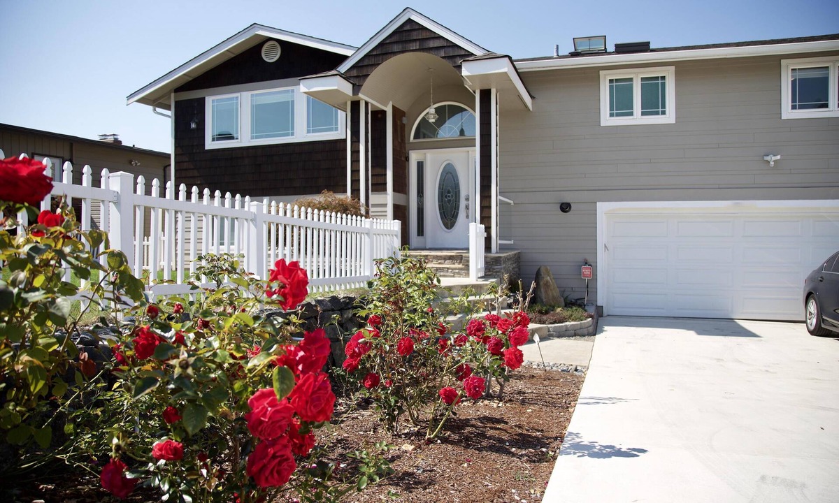 West End House | Scenic Lake View Home