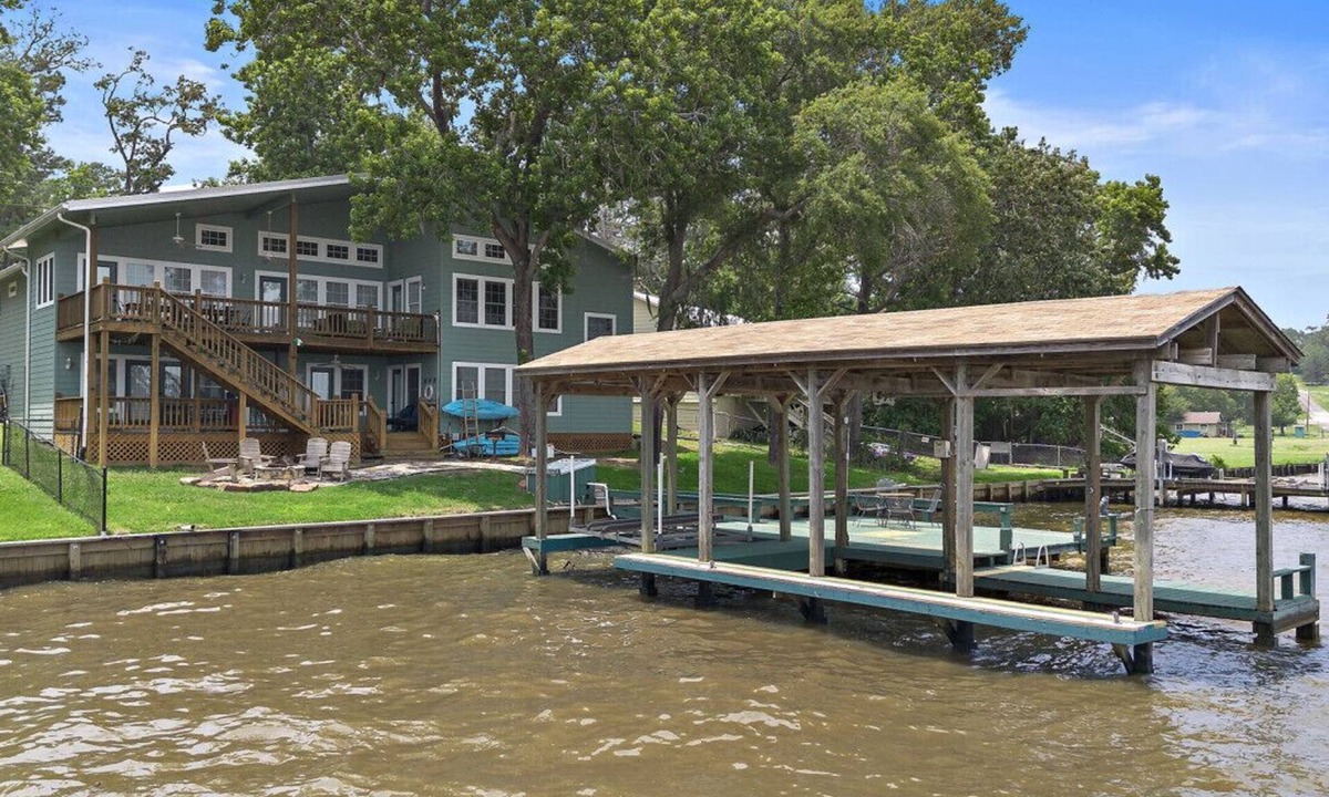 Onalaska House | Scenic Lakefront Retreat with Boat Lift