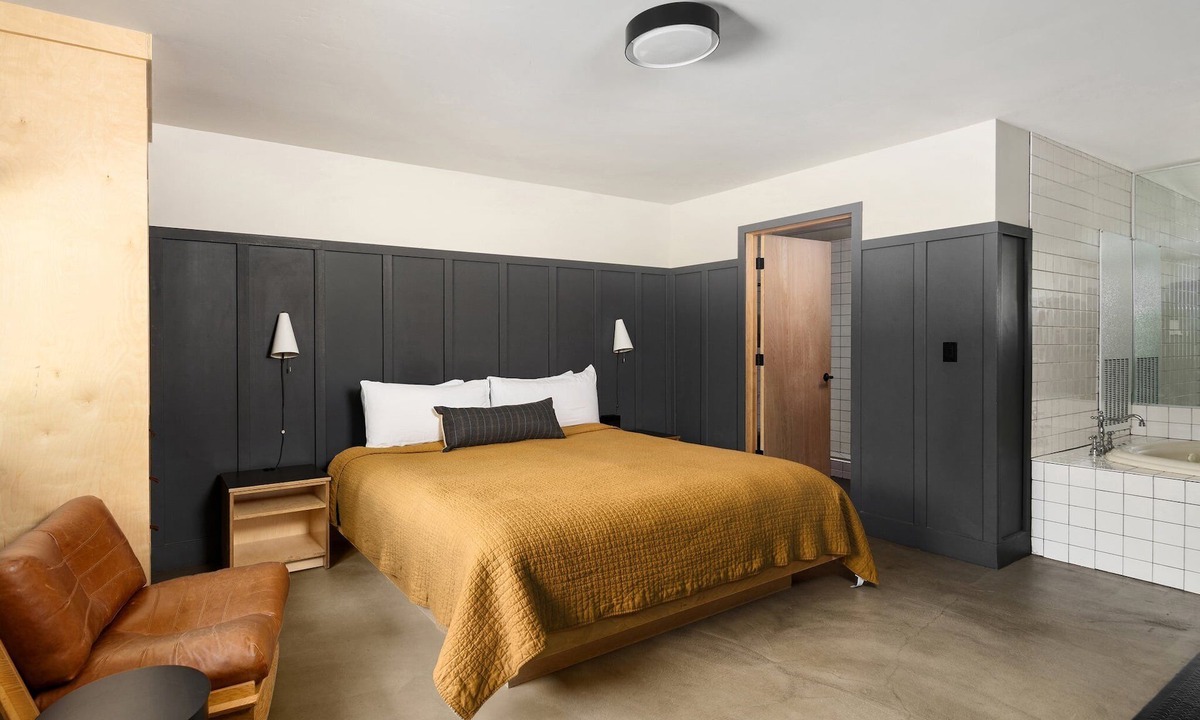 Lakeside Park Hotel | Scenic Lakeside Getaway - Minutes from Heavenly Gondola